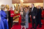 Amsterdam 28 november 2010
Opening nieuwe de la Mar theater en premiere van le cage aux falles. Joop en Janine v d Ende met Koningin Beatrix en Pieter v Vollenhoven. Koningin Beatrix met Merel en Petra Laseur
Peter Smulders bv