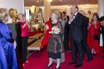 Amsterdam 28 november 2010
Opening nieuwe de la Mar theater en premiere van le cage aux falles. Joop en Janine v d Ende met Koningin Beatrix en Pieter v Vollenhoven. Koningin Beatrix met Merel en Petra Laseur
Peter Smulders bv