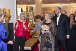 Amsterdam 28 november 2010
Opening nieuwe de la Mar theater en premiere van le cage aux falles. Joop en Janine v d Ende met Koningin Beatrix en Pieter v Vollenhoven. Koningin Beatrix met Merel en Petra Laseur
Peter Smulders bv