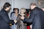 Amsterdam 28 november 2010
Opening nieuwe de la Mar theater en premiere van le cage aux falles. joop en Janine v d Ende met Koningin Beatrix en Marc Klein Essink
Peter Smulders bv