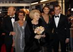 Amsterdam 28 november 2010
Opening Nieuwe de la Mar theater en premiere Le cage aux folles. Joop en Janine v d Ende met hun kinderen Vincent en Iris
Peter Smulders bv