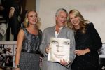 Amsterdam 10 november 2010
Presentatie boek van LINDA door Linda de Mol. Bram Moszkowicz en Eva Jinek nemen het eerste boek in ontvangst.
Peter Smulders bv