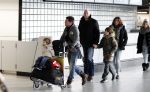 Schiphol 25 november 2010
Amanda Krabbe vertrekt voor 3 maanden naar Australie om daar aktie te gaan voeren tegen walvisvangst. martijn Bickel Achilles en de ouders van Amanda brengen haar weg.
Peter Smulders bv