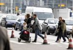 Schiphol 25 november 2010
Amanda Krabbe vertrekt voor 3 maanden naar Australie om daar aktie te gaan voeren tegen walvisvangst. martijn Bickel Achilles en de ouders van Amanda brengen haar weg.
Peter Smulders bv