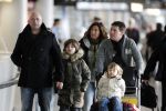Schiphol 25 november 2010
Amanda Krabbe vertrekt voor 3 maanden naar Australie om daar aktie te gaan voeren tegen walvisvangst. martijn Bickel Achilles en de ouders van Amanda brengen haar weg.
Peter Smulders bv
