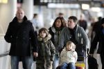 Schiphol 25 november 2010
Amanda Krabbe vertrekt voor 3 maanden naar Australie om daar aktie te gaan voeren tegen walvisvangst. martijn Bickel Achilles en de ouders van Amanda brengen haar weg.
Peter Smulders bv
