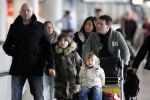 Schiphol 25 november 2010
Amanda Krabbe vertrekt voor 3 maanden naar Australie om daar aktie te gaan voeren tegen walvisvangst. martijn Bickel Achilles en de ouders van Amanda brengen haar weg.
Peter Smulders bv