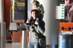 Schiphol 25 november 2010
Amanda Krabbe vertrekt voor 3 maanden naar Australie om daar aktie te gaan voeren tegen walvisvangst. martijn Bickel Achilles en de ouders van Amanda brengen haar weg.
Peter Smulders bv