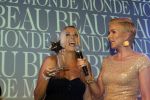 Amsterdam 18 november 2010
Presentatie van de beau monde awards  in het Amstel hotel. Monique Smit met Anita Witzier John Luken en Leco v Zadelhoff
Peter Smulders