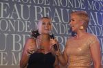 Amsterdam 18 november 2010
Presentatie van de beau monde awards  in het Amstel hotel. Monique Smit met Anita Witzier John Luken en Leco v Zadelhoff
Peter Smulders