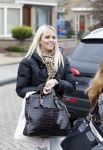 Volendam 18 november 2010
Jan Smit en zijn vriendin Lisa hebben een dochter gekregen die de naam Emma heeft gekregen. Opa Oma en zussen komen op bezoek. Monique Smit en Jenny Smit
Peter Smulders bv