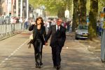 Rotterdam 9 mei 2002
Bloemen en publiek bij afscheid nemen van Pim Fortuyn.
Harry Mens met vriendin Mouna Boukhrouf en moeder van zijn twee dochters