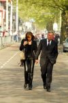 Rotterdam 9 mei 2002
Bloemen en publiek bij afscheid nemen van Pim Fortuyn.
Harry Mens met vriendin Mouna Boukhrouf en moeder van zijn twee dochters