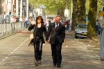 Rotterdam 9 mei 2002
Bloemen en publiek bij afscheid nemen van Pim Fortuyn.
Harry Mens met vriendin Mouna Boukhrouf en moeder van zijn twee dochters