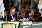 Amsterdam 22 september 2002
Harry Mens met vriendin Mouna Boukhrouf en moeder van zijn twee dochters op het terras