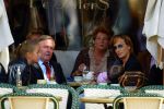Amsterdam 22 september 2002
Harry Mens met vriendin Mouna Boukhrouf en moeder van zijn twee dochters op het terras