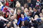 Scheveningen 13 november 2010
Prinses Maxima Prins WillemAlexander en Amalia Ariane en Alexia bij intocht sinterklaas. Noortje Helaar als Mary Poppins
Peter Smulders bv