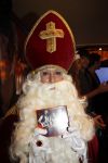 Volendam 24 november 2011
Presentatie dvd Nick en Simon symphonica in Rosso. Angela Groothuizen als sinterklaas en Monique Smit als kerstman reikten ze uit
Peter Smulders bv