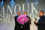Amsterdam 24 november 2011
Uitreiking Beau monde awards in het Amstel hotel.Anouk Smulders met Gordon en John Lukken
Peter Smulders bv