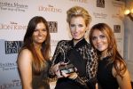 Amsterdam 24 november 2011
Uitreiking Beau monde awards in het Amstel hotel. Anouk Smulders met Irene Avogadri en stylist manon
Peter Smulders bv