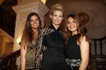 Amsterdam 24 november 2011
Uitreiking Beau monde awards in het Amstel hotel. Anouk Smulders met Irene Avogadri en Manon
Peter Smulders bv