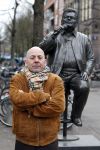 Amsterdam 4 december 2011
Arie Hazes bij het beeld van zijn broer Andre op de albert Cuyp.
Peter Smulders bv