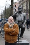 Amsterdam 4 december 2011
Arie Hazes bij het beeld van zijn broer Andre op de albert Cuyp.
Peter Smulders bv