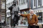 Amsterdam 4 december 2011
Arie Hazes bij het beeld van zijn broer Andre op de albert Cuyp.
Peter Smulders bv