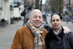 Amsterdam 4 december 2011
Arie Hazes bij het beeld van zijn broer Andre op de albert Cuyp. Arie met zijn vrouw
Peter Smulders bv