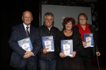Hilversum 15 november 2011
Presentatie boek van de Zangeres zonder Naam geschreven door Ben Holthuis. Ben Adriaan Hoes Imca Marina en Herman Jongman
Peter Smulders bv