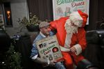 BAARN - In Restaurant Vuur is de perspresentatie gehouden van de nieuwe kerst cd genaamd Christmas Duets.  Met op de foto Ben Saunders en de Kerstman. FOTO PETER SMULDERS BV