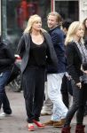 Amsterdam 6 november 201
Bridget Maasland viert haar verjaardag op de wallen bij chinees restaurant Oriental. Ook haar vriend Pieter v Schaijk is aanwezig
Peter Smulders bv