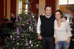 Amsterdam 8 december 2011
Bn ers tuigen kerstboom op voor het goede doel in artis. De aktie is mogelijk gemaakt door Sky radio. Casper Burgi en Quinty Trustfull
Peter Smulders bv