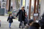 Amsterdam 2 november 2011
Connie Breukhoven met Soraiya en Semmy op de cornelis schuytstraat
Peter Smulders bv