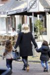 Amsterdam 2 november 2011
Connie Breukhoven met Soraiya en Semmy op de cornelis schuytstraat
Peter Smulders bv