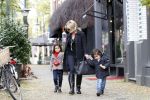 Amsterdam 2 november 2011
Connie Breukhoven met Soraiya en Semmy op de cornelis schuytstraat
Peter Smulders bv