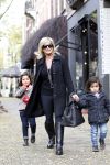 Amsterdam 2 november 2011
Connie Breukhoven met Soraiya en Semmy op de cornelis schuytstraat
Peter Smulders bv