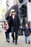 Amsterdam 2 november 2011
Connie Breukhoven met Soraiya en Semmy op de cornelis schuytstraat
Peter Smulders bv