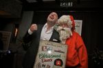 BAARN - In Restaurant Vuur is de perspresentatie gehouden van de nieuwe kerst cd genaamd Christmas Duets.  Met op de foto Dean Saunders en Kerstman. FOTO PETER SMULDERS BV