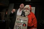 BAARN - In Restaurant Vuur is de perspresentatie gehouden van de nieuwe kerst cd genaamd Christmas Duets.  Met op de foto Dean Saunders en Kerstman. FOTO PETER SMULDERS BV