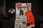 BAARN - In Restaurant Vuur is de perspresentatie gehouden van de nieuwe kerst cd genaamd Christmas Duets.  Met op de foto Dean Saunders en Kerstman. FOTO PETER SMULDERS BV