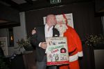 BAARN - In Restaurant Vuur is de perspresentatie gehouden van de nieuwe kerst cd genaamd Christmas Duets.  Met op de foto Dean Saunders en Kerstman. FOTO PETER SMULDERS BV