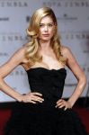 Amsterdam 21 november 2011
Premiere Nova Zembla in het RAI theater. De film is geregisseerd door Reinout Oerlemans en Robert de Hoog en Doutzen Kroes spelen de hoofdrollen.
Prinses Maxima en prins Wilem Alexander zijn de eregasten.Doutzen met man Sunnery James
Peter Smulders bv