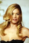 Amsterdam 21 november 2011
Premiere Nova Zembla in het RAI theater. De film is geregisseerd door Reinout Oerlemans en Robert de Hoog en Doutzen Kroes spelen de hoofdrollen.
Prinses Maxima en prins Wilem Alexander zijn de eregasten.Doutzen met man Sunnery James
Peter Smulders bv