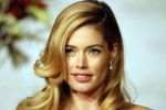 Amsterdam 21 november 2011
Premiere Nova Zembla in het RAI theater. De film is geregisseerd door Reinout Oerlemans en Robert de Hoog en Doutzen Kroes spelen de hoofdrollen.
Prinses Maxima en prins Wilem Alexander zijn de eregasten.Doutzen met man Sunnery James
Peter Smulders bv