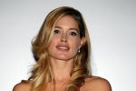 Amsterdam 21 november 2011
Premiere Nova Zembla in het RAI theater. De film is geregisseerd door Reinout Oerlemans en Robert de Hoog en Doutzen Kroes spelen de hoofdrollen.
Prinses Maxima en prins Wilem Alexander zijn de eregasten.Doutzen met man Sunnery James
Peter Smulders bv