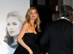 Amsterdam 21 november 2011
Premiere Nova Zembla in het RAI theater. De film is geregisseerd door Reinout Oerlemans en Robert de Hoog en Doutzen Kroes spelen de hoofdrollen.
Prinses Maxima en prins Wilem Alexander zijn de eregasten.Doutzen met man Sunnery James
Peter Smulders bv
