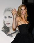 Amsterdam 21 november 2011
Premiere Nova Zembla in het RAI theater. De film is geregisseerd door Reinout Oerlemans en Robert de Hoog en Doutzen Kroes spelen de hoofdrollen.
Prinses Maxima en prins Wilem Alexander zijn de eregasten.Doutzen met man Sunnery James
Peter Smulders bv