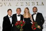 Amsterdam 21 november 2011
Premiere Nova Zembla in het RAI theater. De film is geregisseerd door Reinout Oerlemans en Robert de Hoog en Doutzen Kroes spelen de hoofdrollen.
Prinses Maxima en prins Wilem Alexander zijn de eregasten. Derek de Lint en Victor Reinier
Peter Smulders bv