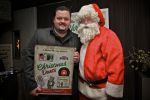 BAARN - In Restaurant Vuur is de perspresentatie gehouden van de nieuwe kerst cd genaamd Christmas Duets.  Met op de foto Frans Duijts en de Kerstman. FOTO PETER SMULDERS BV